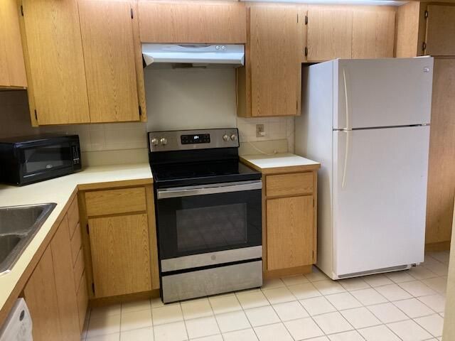 For Rent: $2,000 (2 beds, 2 baths, 1385 Square Feet)