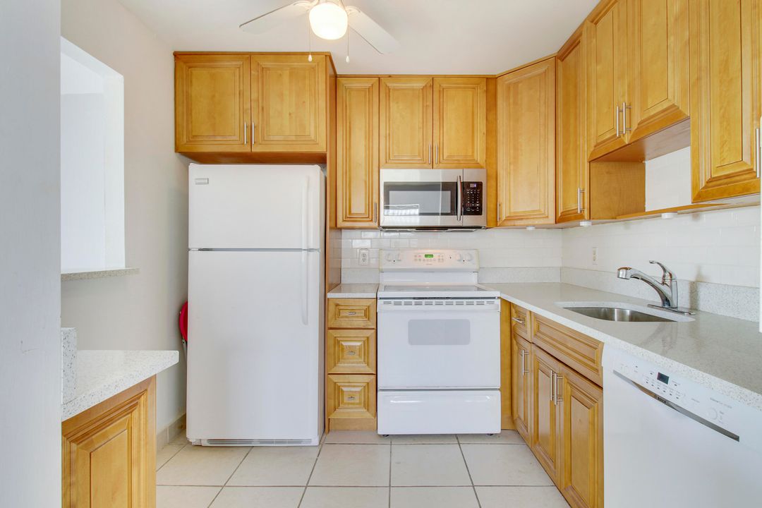 For Rent: $1,600 (1 beds, 1 baths, 726 Square Feet)