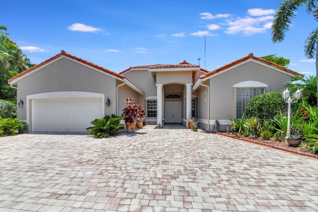 For Sale: $749,999 (3 beds, 2 baths, 2650 Square Feet)