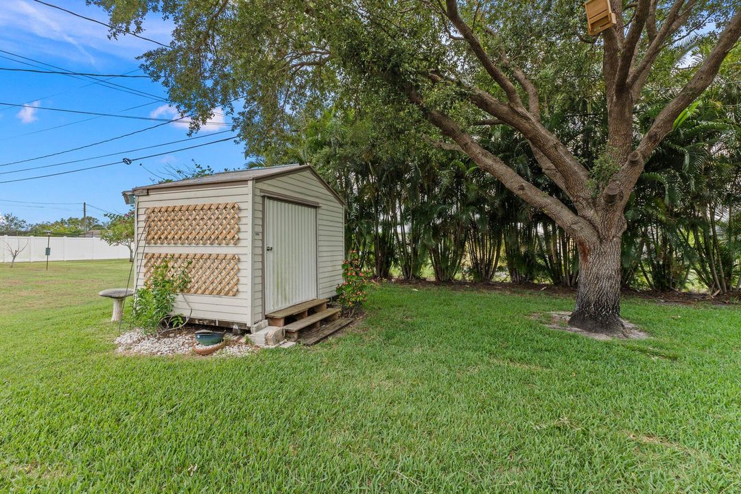 Active With Contract: $484,900 (3 beds, 2 baths, 2037 Square Feet)