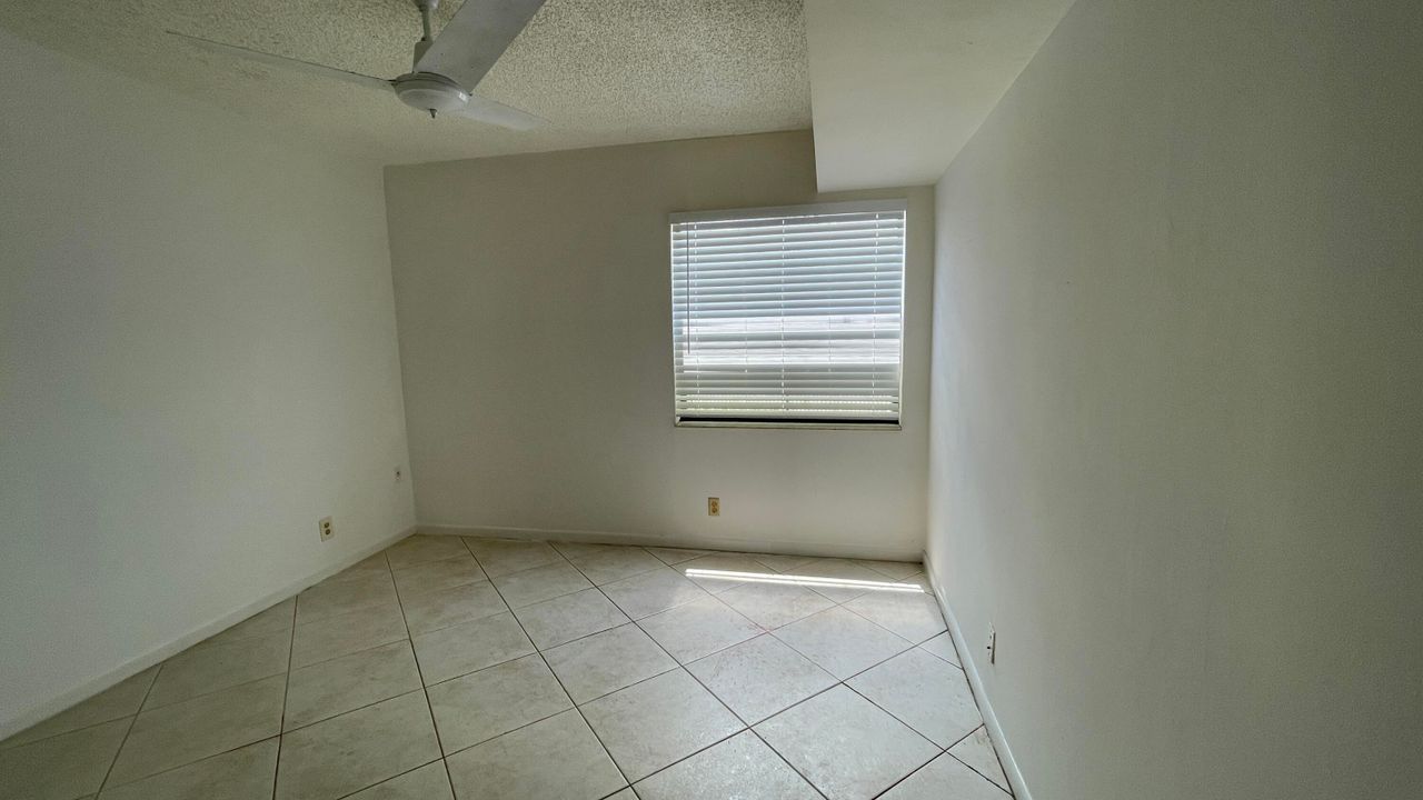 For Sale: $150,000 (2 beds, 2 baths, 1044 Square Feet)