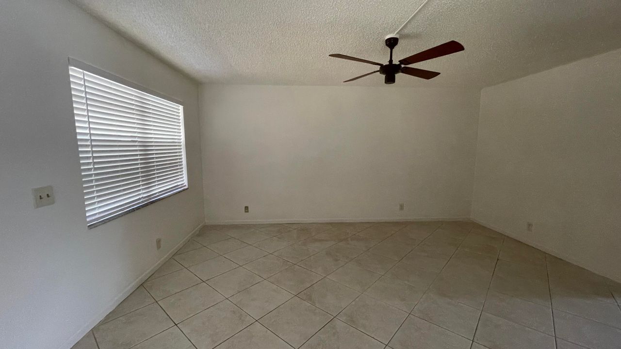 For Sale: $150,000 (2 beds, 2 baths, 1044 Square Feet)