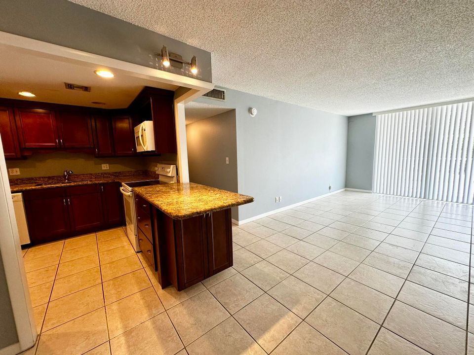 For Sale: $199,000 (2 beds, 2 baths, 1133 Square Feet)