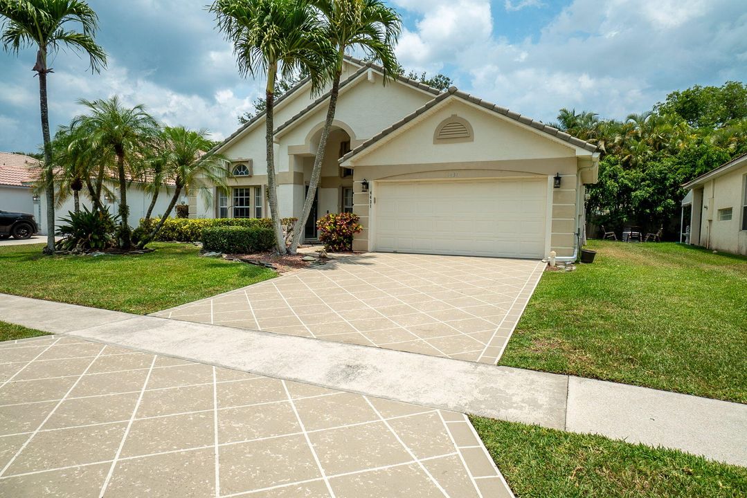 For Sale: $535,000 (3 beds, 2 baths, 1705 Square Feet)