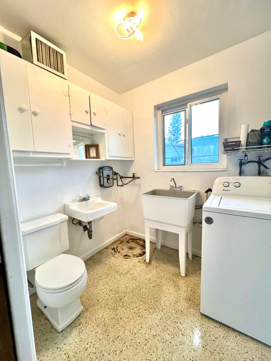 Active With Contract: $375,000 (3 beds, 1 baths, 1353 Square Feet)