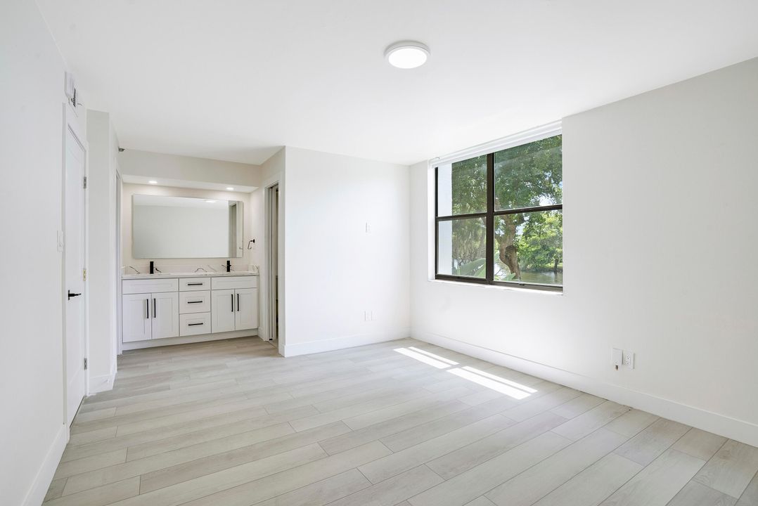 For Sale: $449,999 (2 beds, 2 baths, 1160 Square Feet)