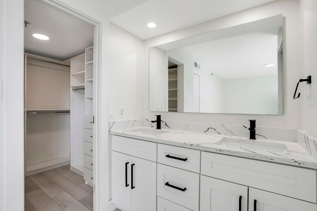 For Sale: $449,999 (2 beds, 2 baths, 1160 Square Feet)