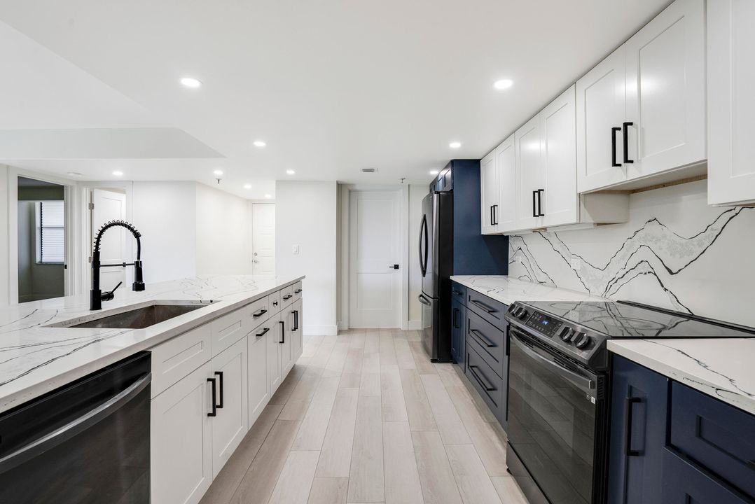 For Sale: $449,999 (2 beds, 2 baths, 1160 Square Feet)