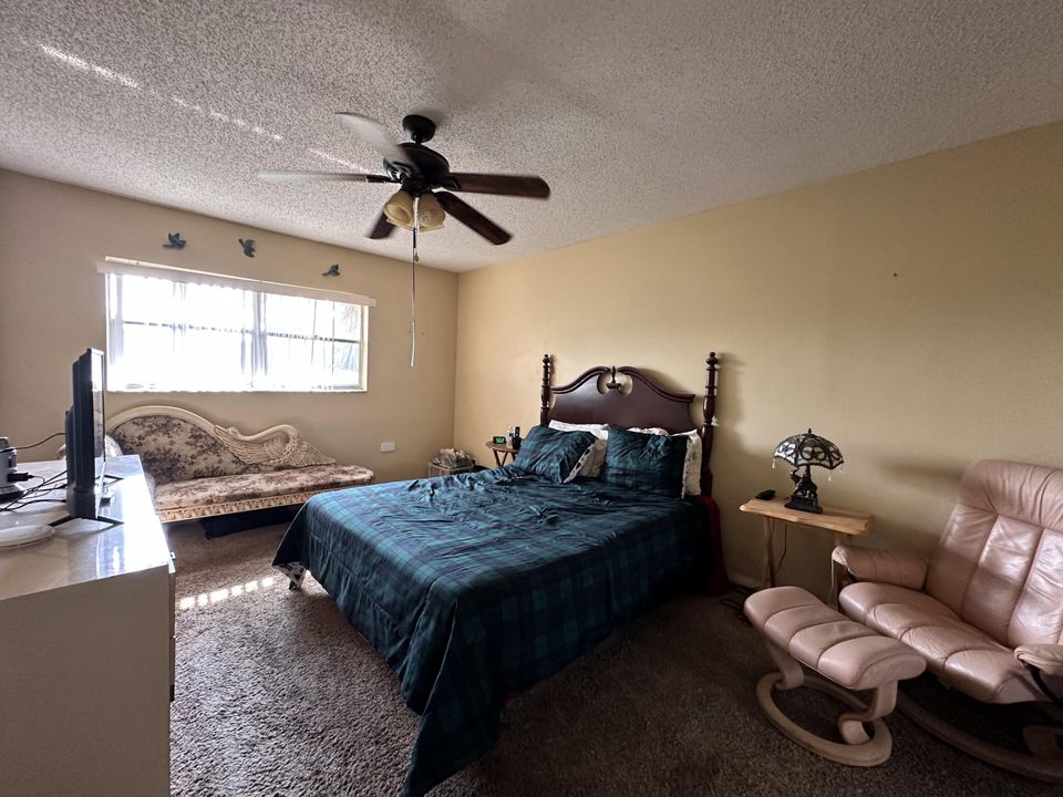 For Sale: $95,000 (1 beds, 1 baths, 721 Square Feet)