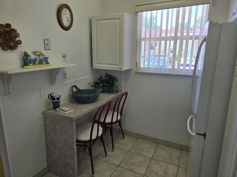 For Sale: $205,000 (2 beds, 2 baths, 1021 Square Feet)