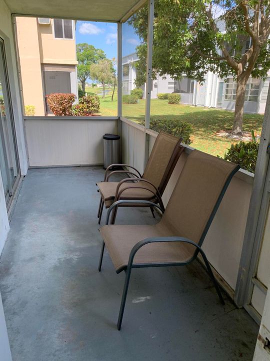 For Rent: $1,900 (2 beds, 2 baths, 902 Square Feet)