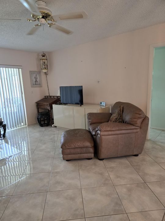 For Sale: $205,000 (2 beds, 2 baths, 1021 Square Feet)