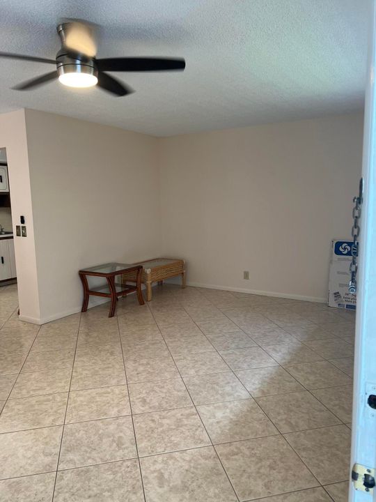 For Rent: $1,550 (1 beds, 1 baths, 760 Square Feet)