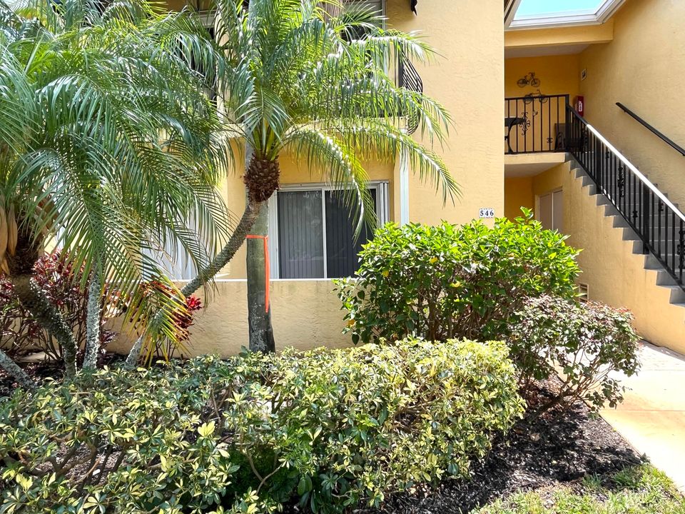 For Sale: $244,500 (2 beds, 2 baths, 1045 Square Feet)