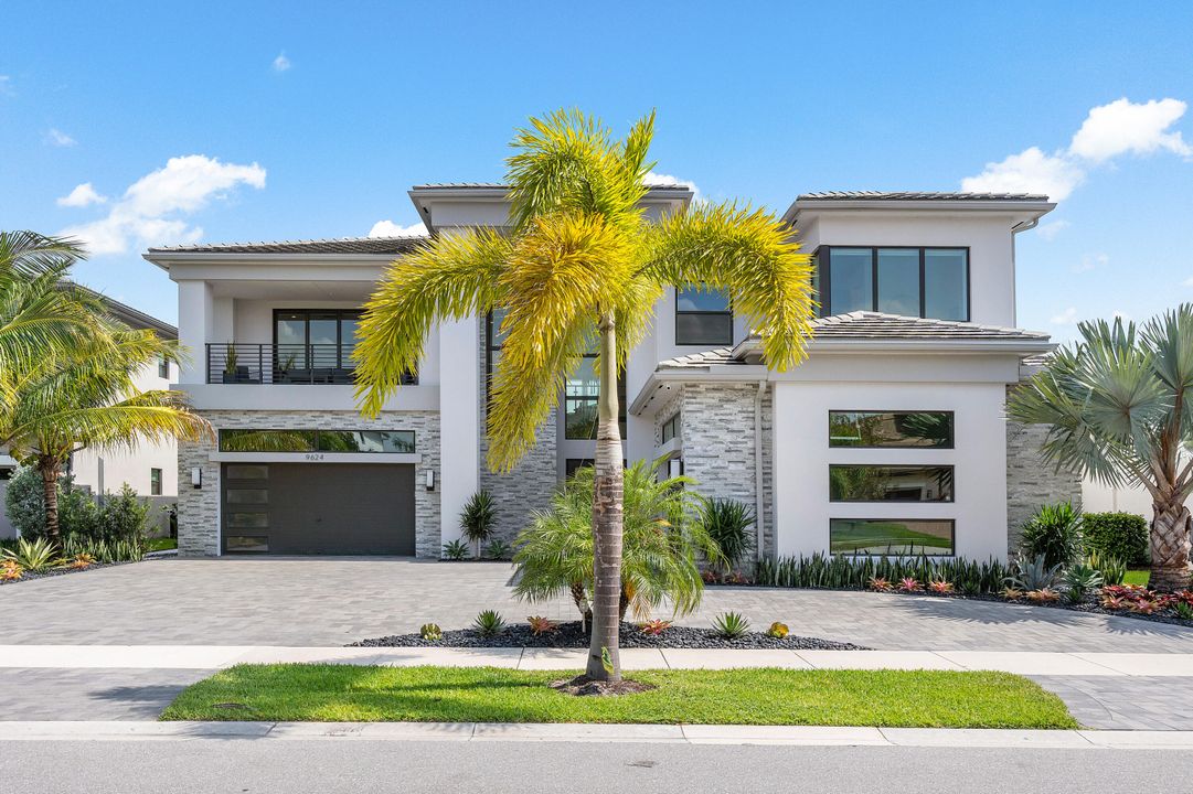 For Sale: $5,999,999 (5 beds, 6 baths, 5832 Square Feet)
