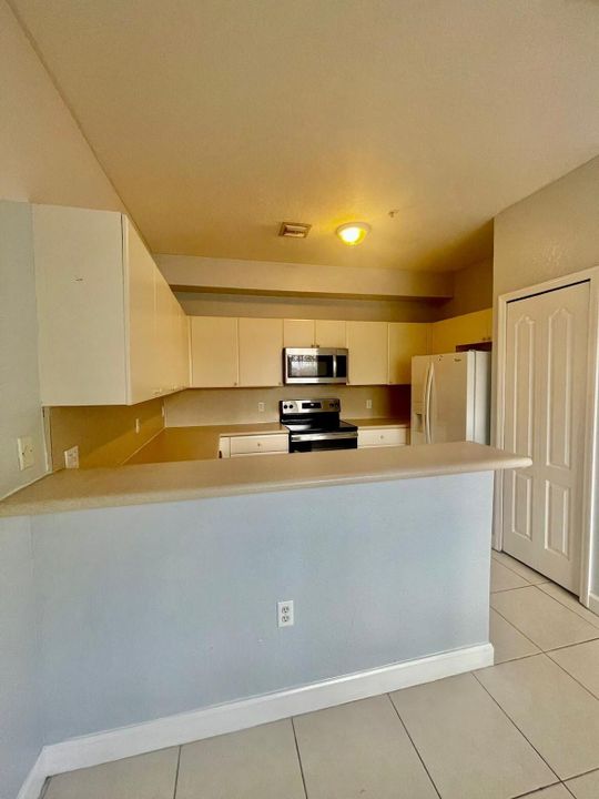 For Rent: $2,100 (2 beds, 2 baths, 1282 Square Feet)