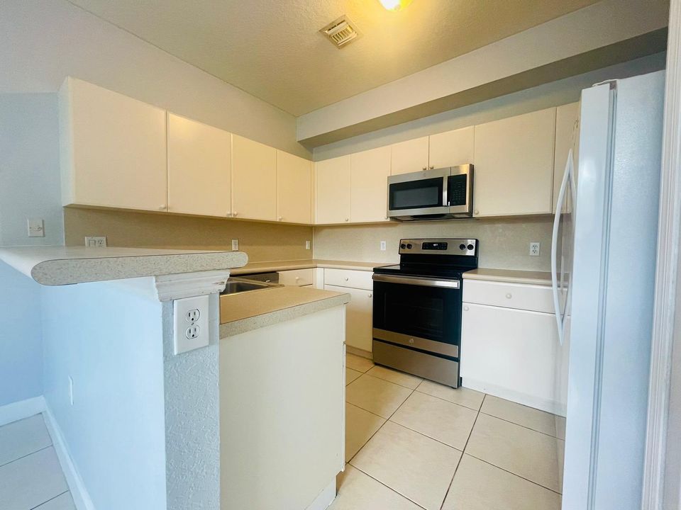 For Rent: $2,100 (2 beds, 2 baths, 1282 Square Feet)
