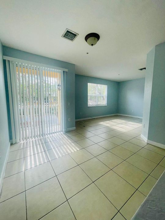 For Rent: $2,100 (2 beds, 2 baths, 1282 Square Feet)