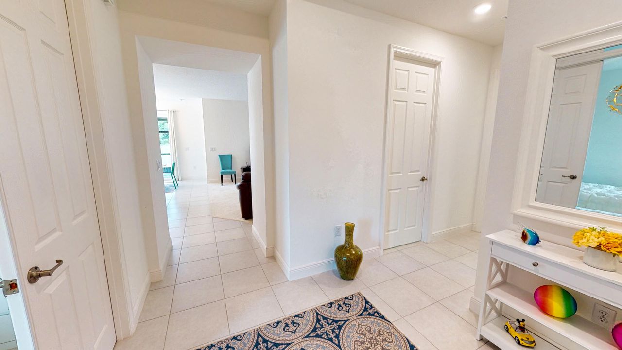 For Sale: $359,900 (2 beds, 2 baths, 1596 Square Feet)