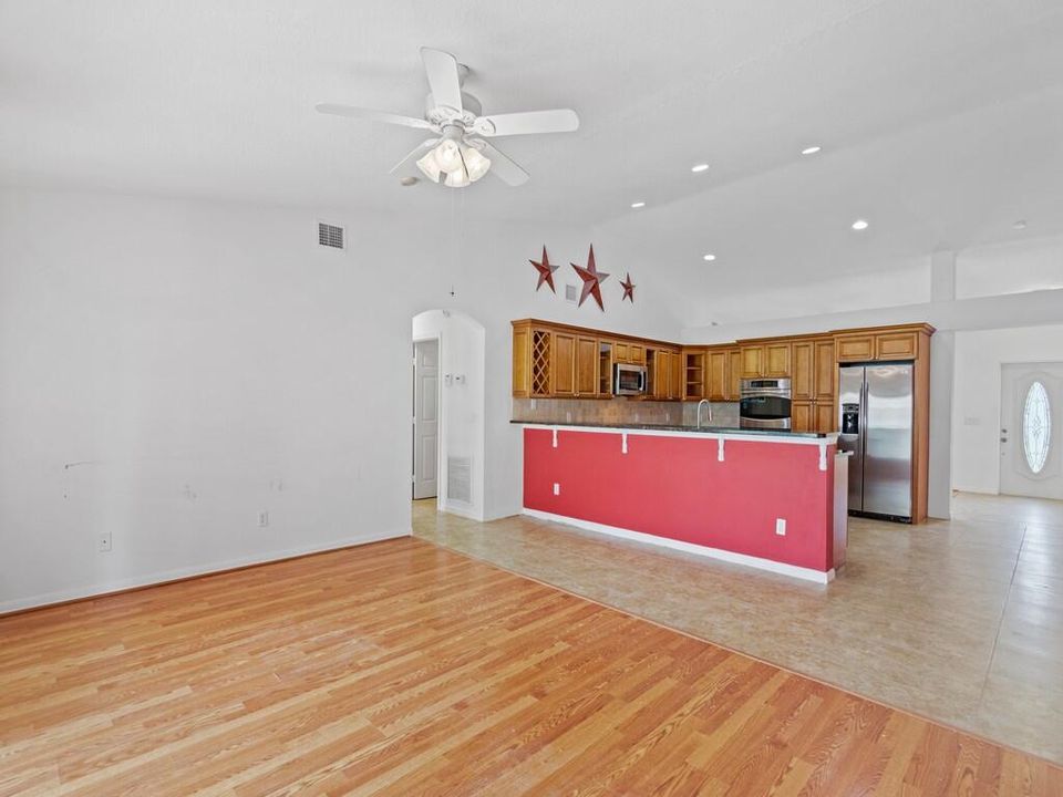 For Sale: $349,000 (3 beds, 2 baths, 1582 Square Feet)