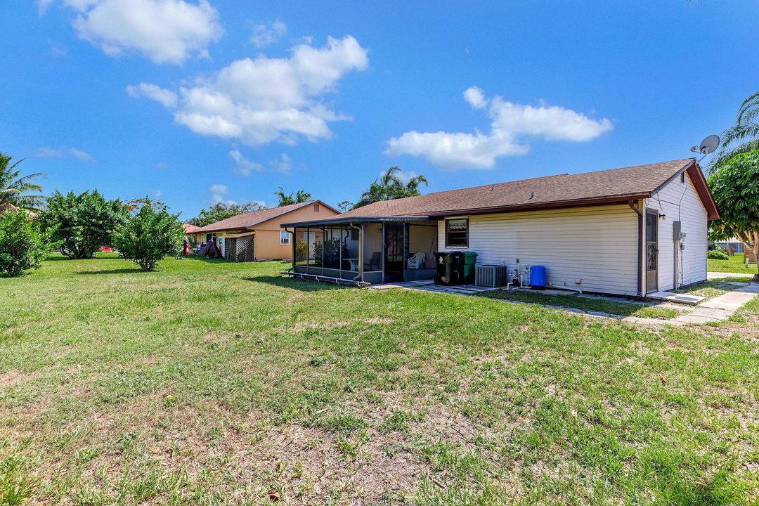 Active With Contract: $274,900 (2 beds, 2 baths, 900 Square Feet)