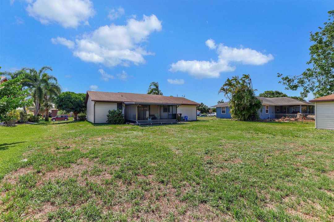 Active With Contract: $274,900 (2 beds, 2 baths, 900 Square Feet)