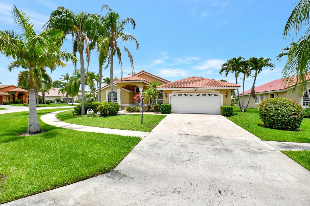 For Sale: $605,000 (3 beds, 2 baths, 1792 Square Feet)