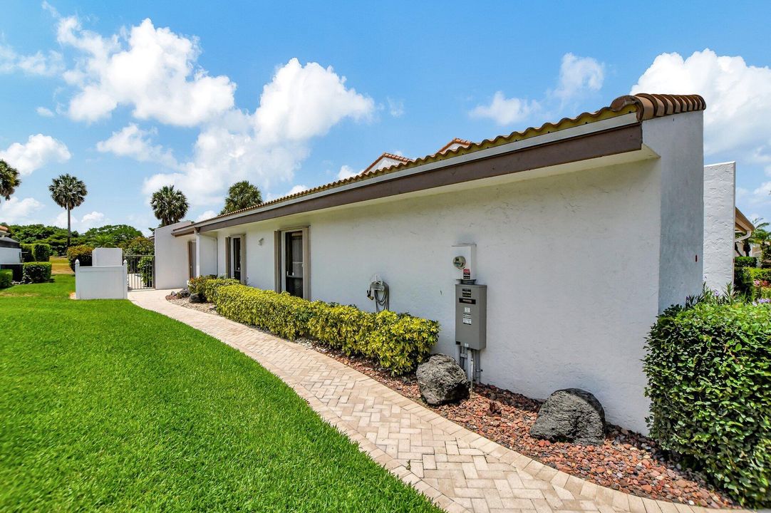 Active With Contract: $1,400,000 (3 beds, 3 baths, 2461 Square Feet)