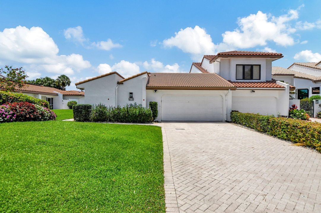 Active With Contract: $1,400,000 (3 beds, 3 baths, 2461 Square Feet)