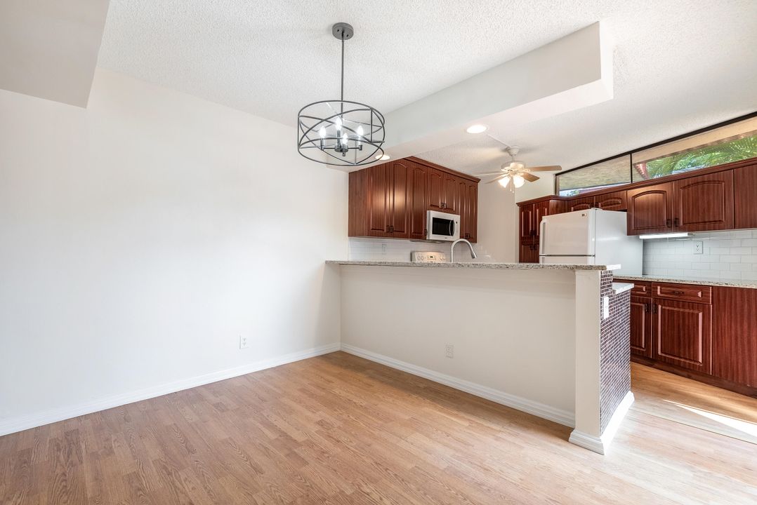 Active With Contract: $2,450 (2 beds, 2 baths, 1302 Square Feet)