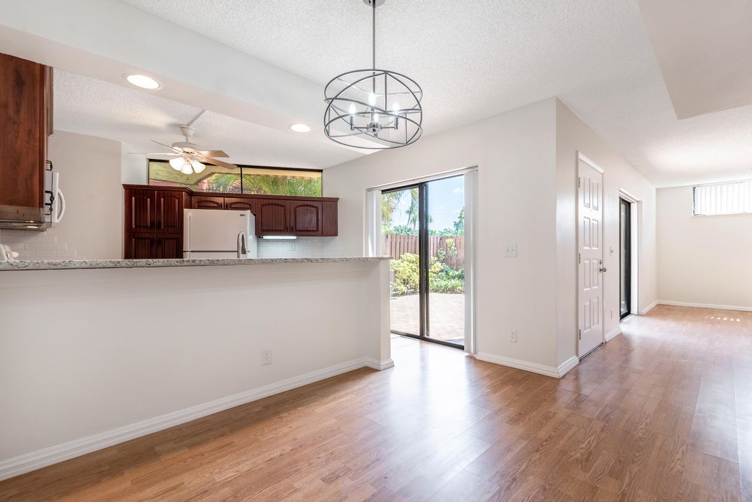 Active With Contract: $2,450 (2 beds, 2 baths, 1302 Square Feet)