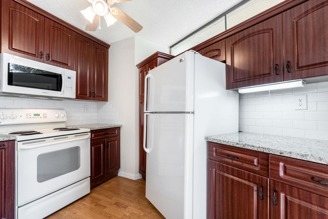 Active With Contract: $2,450 (2 beds, 2 baths, 1302 Square Feet)