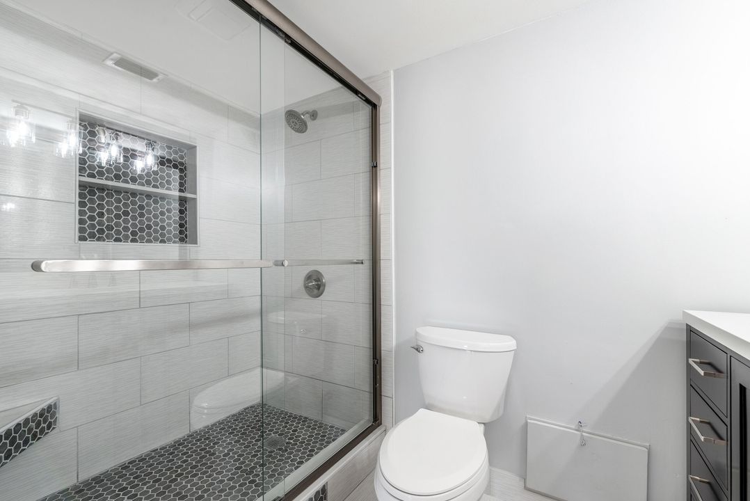 Active With Contract: $2,450 (2 beds, 2 baths, 1302 Square Feet)