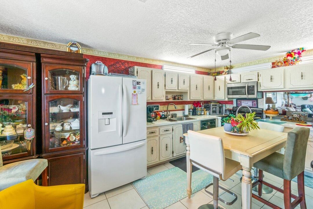 For Sale: $194,900 (2 beds, 2 baths, 1335 Square Feet)