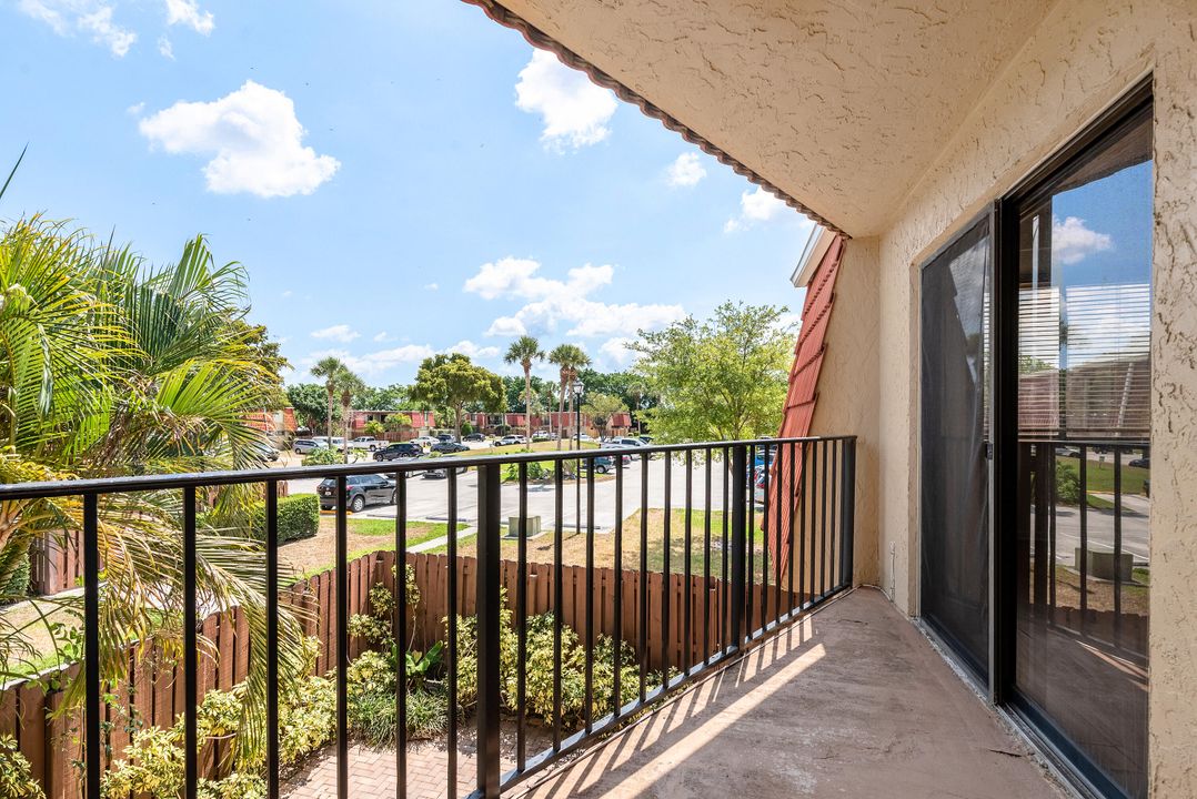 Active With Contract: $2,450 (2 beds, 2 baths, 1302 Square Feet)