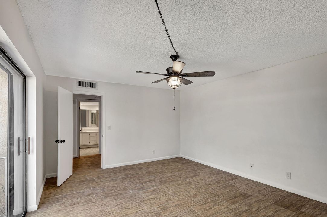 Active With Contract: $279,900 (2 beds, 2 baths, 1232 Square Feet)