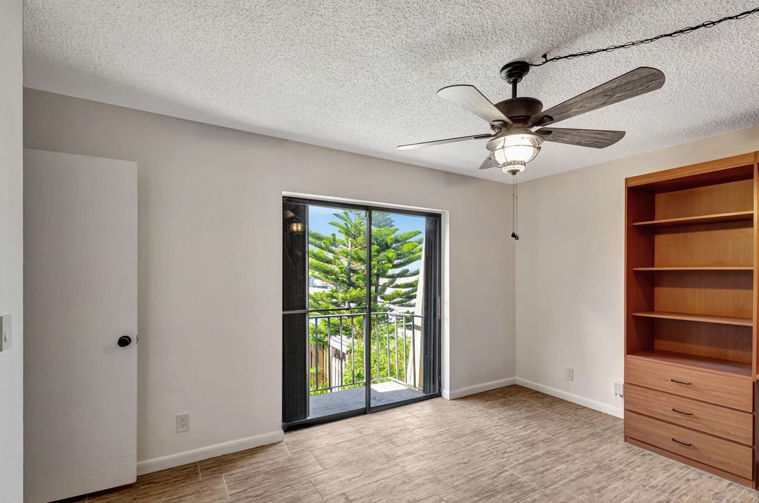 Active With Contract: $279,900 (2 beds, 2 baths, 1232 Square Feet)