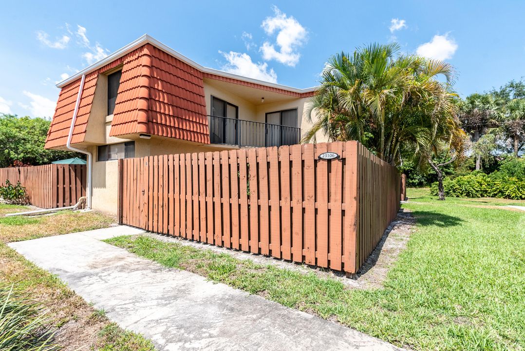 Active With Contract: $2,450 (2 beds, 2 baths, 1302 Square Feet)