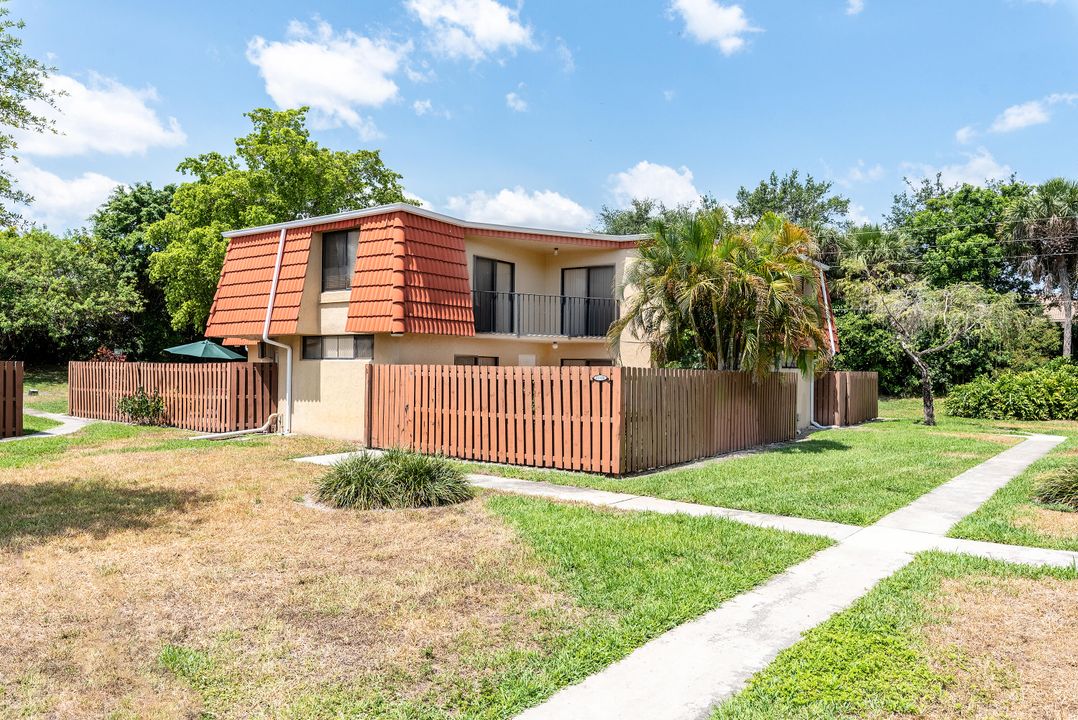 Active With Contract: $2,450 (2 beds, 2 baths, 1302 Square Feet)