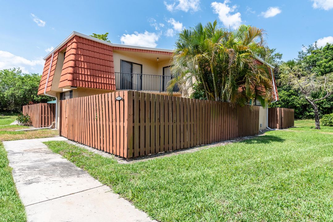 Active With Contract: $2,450 (2 beds, 2 baths, 1302 Square Feet)