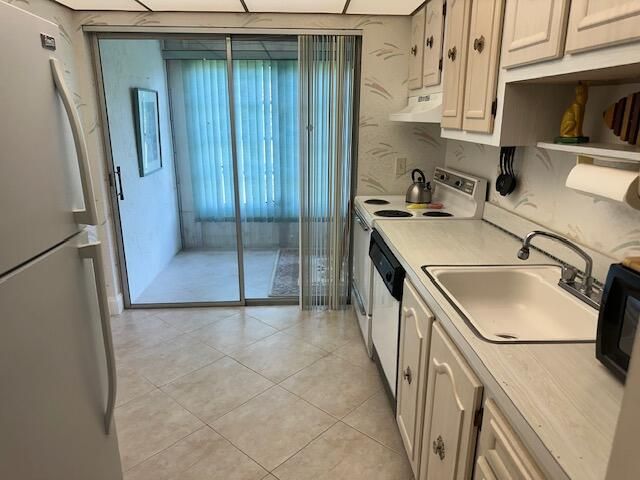 For Rent: $1,695 (1 beds, 1 baths, 610 Square Feet)