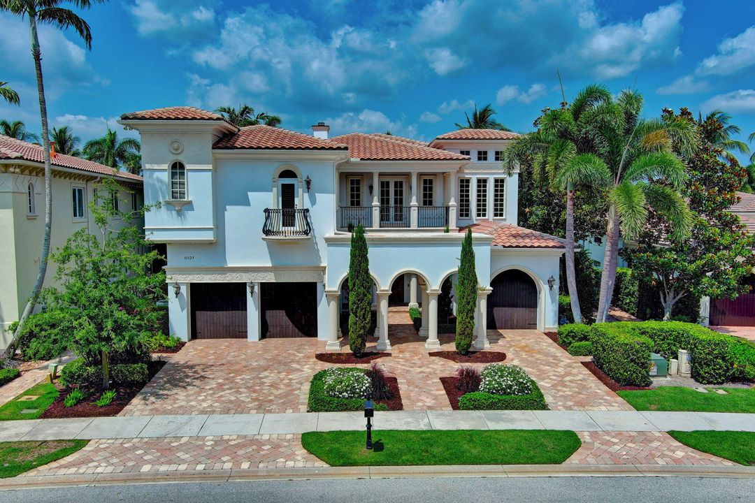 Active With Contract: $4,988,000 (4 beds, 4 baths, 5621 Square Feet)