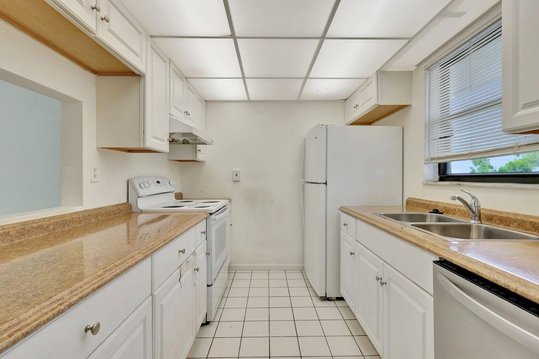 For Sale: $185,000 (2 beds, 2 baths, 1030 Square Feet)