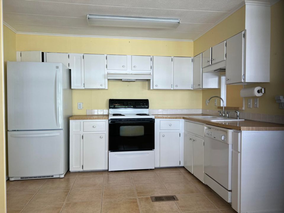 For Sale: $80,000 (2 beds, 2 baths, 1476 Square Feet)