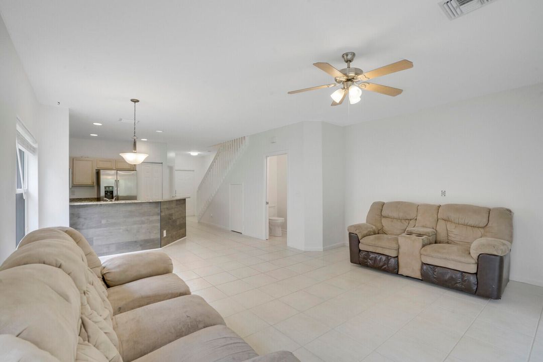 Active With Contract: $419,000 (3 beds, 2 baths, 1410 Square Feet)