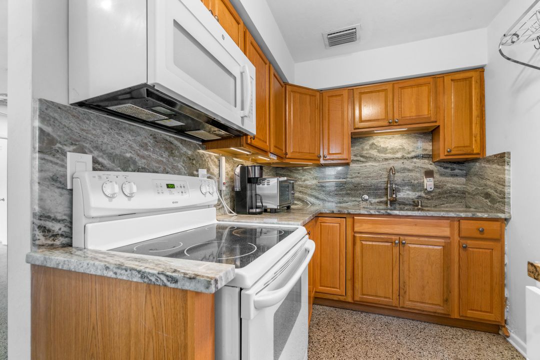 For Sale: $389,000 (3 beds, 1 baths, 846 Square Feet)