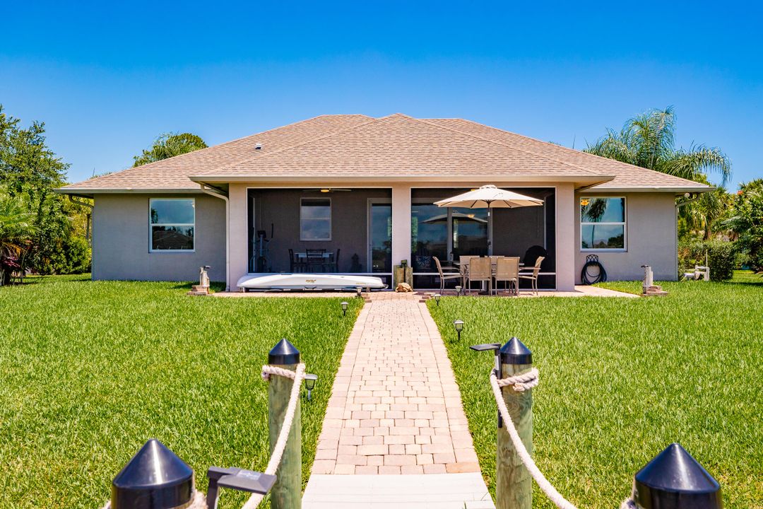 For Sale: $650,000 (3 beds, 2 baths, 1955 Square Feet)