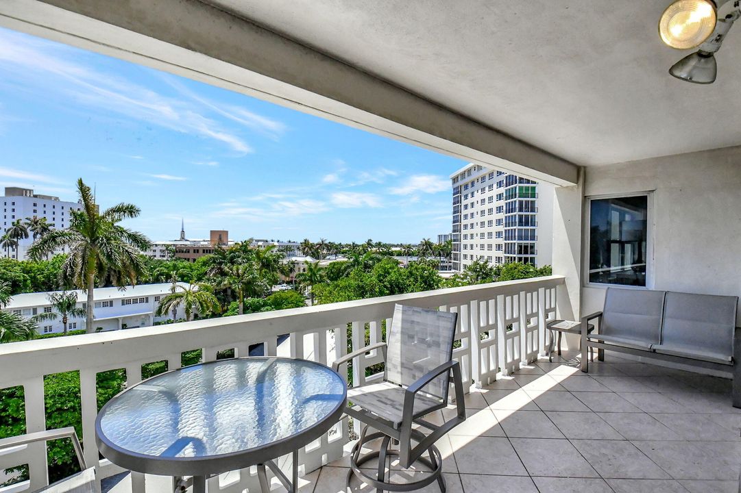 For Sale: $1,099,000 (2 beds, 2 baths, 1434 Square Feet)