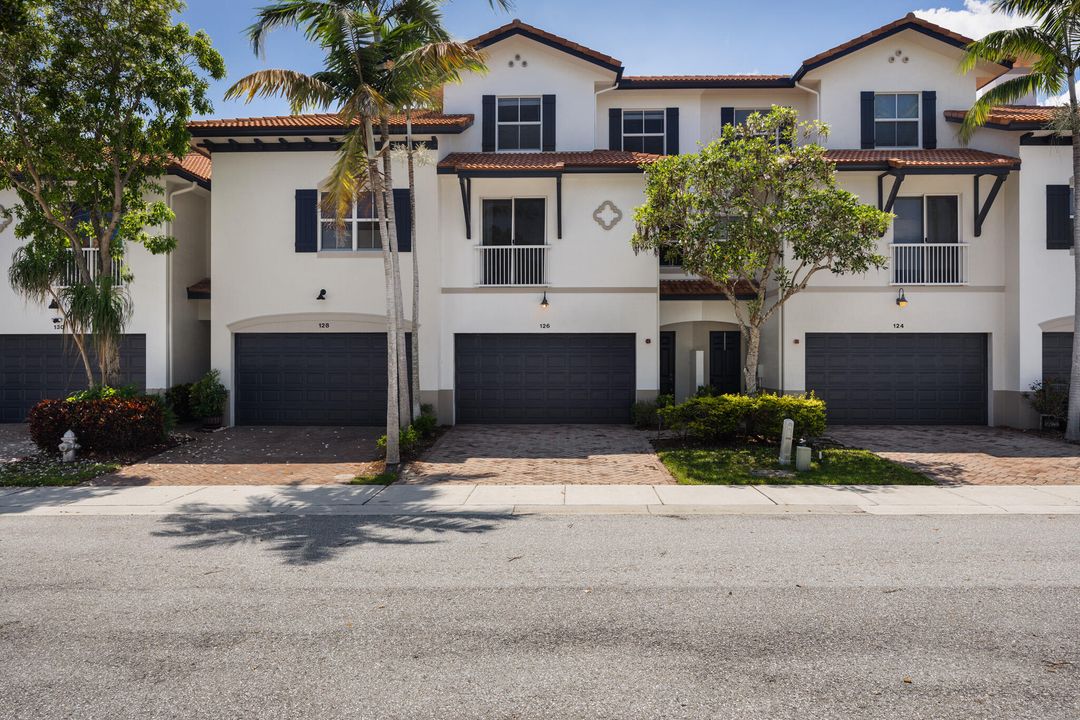 Active With Contract: $635,000 (4 beds, 3 baths, 2545 Square Feet)