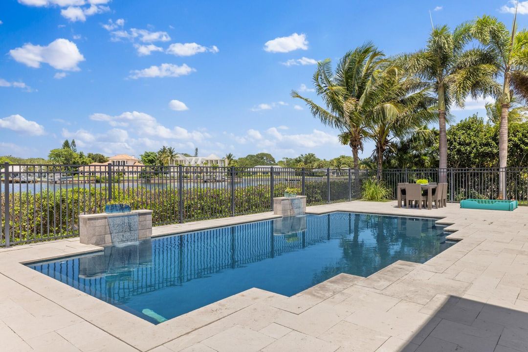 For Sale: $3,250,000 (3 beds, 2 baths, 2608 Square Feet)